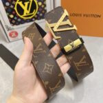 材质：原单牛皮腰带 百分百头层牛皮腰带✨保证真皮，24K纯钢扣，专柜原单品质、做工精细，时尚大牌，送人自用首选