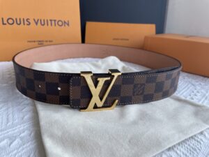 P120 配全套包装礼盒🎁 LV经典款logo卡头扣腰带，男士最佳选择，搭配西裤或者牛仔裤均可3.8cm。