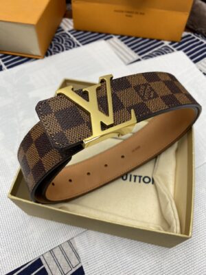 LOUIS VUITTON）正版开模 此款腰带双面采用意大利原厂定制进口牛皮带身 精密电镀标志性五金搭扣 对版专柜足宽4.0mm
