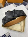 LOUIS VUITTON）正版开模 此款腰带双面采用意大利原厂定制进口牛皮带身 精密电镀标志性五金搭扣 对版专柜足宽4.0mm