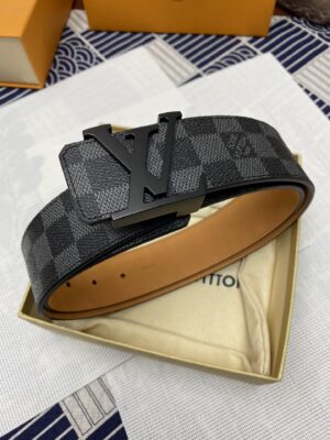 LOUIS VUITTON）正版开模 此款腰带双面采用意大利原厂定制进口牛皮带身 精密电镀标志性五金搭扣 对版专柜足宽4.0mm