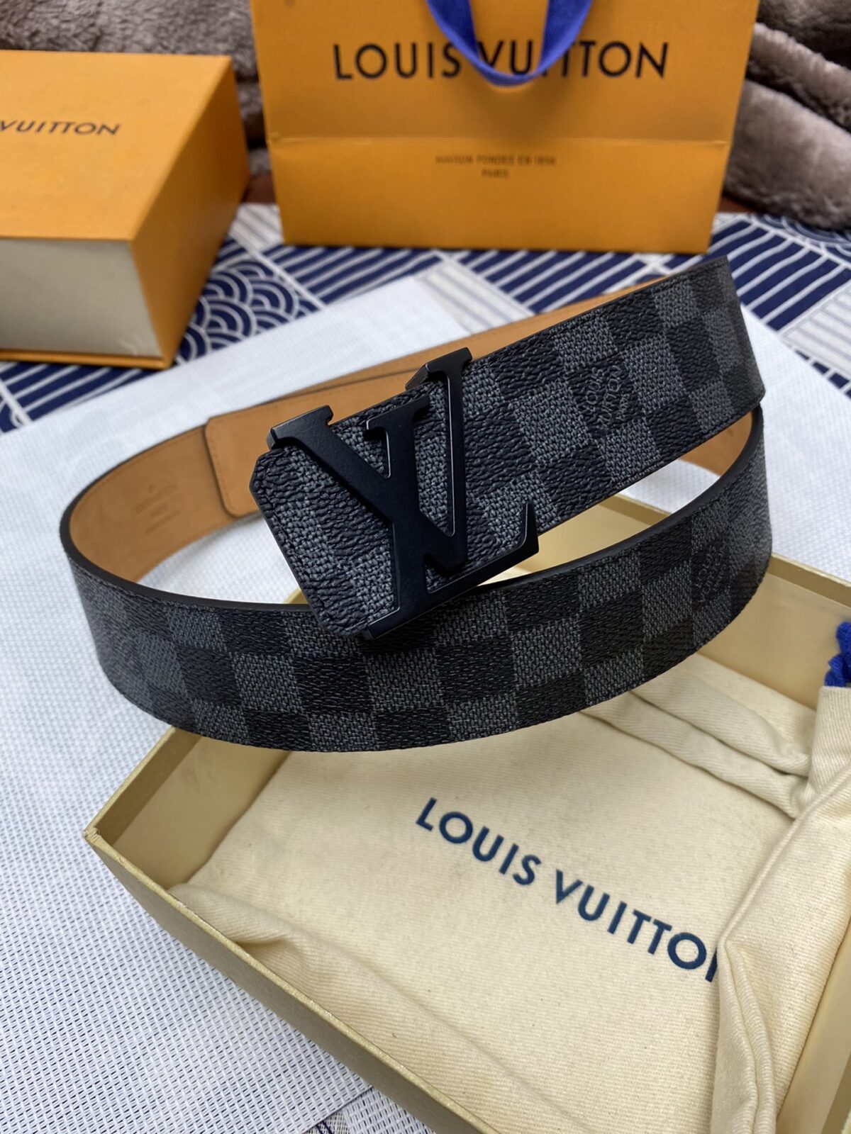 LOUIS VUITTON）正版开模 此款腰带双面采用意大利原厂定制进口牛皮带身 精密电镀标志性五金搭扣 对版专柜足宽4.0mm