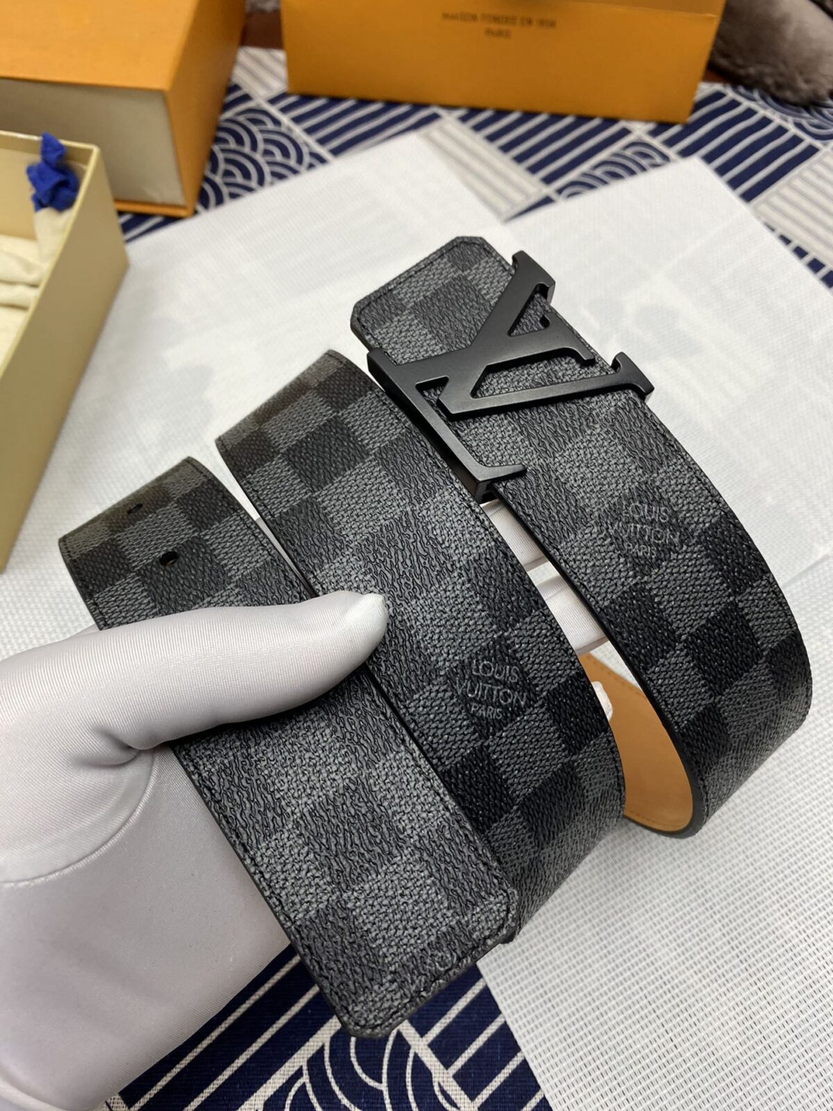 LOUIS VUITTON）正版开模 此款腰带双面采用意大利原厂定制进口牛皮带身 精密电镀标志性五金搭扣 对版专柜足宽4.0mm