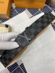 LOUIS VUITTON）正版开模 此款腰带双面采用意大利原厂定制进口牛皮带身 精密电镀标志性五金搭扣 对版专柜足宽4.0mm
