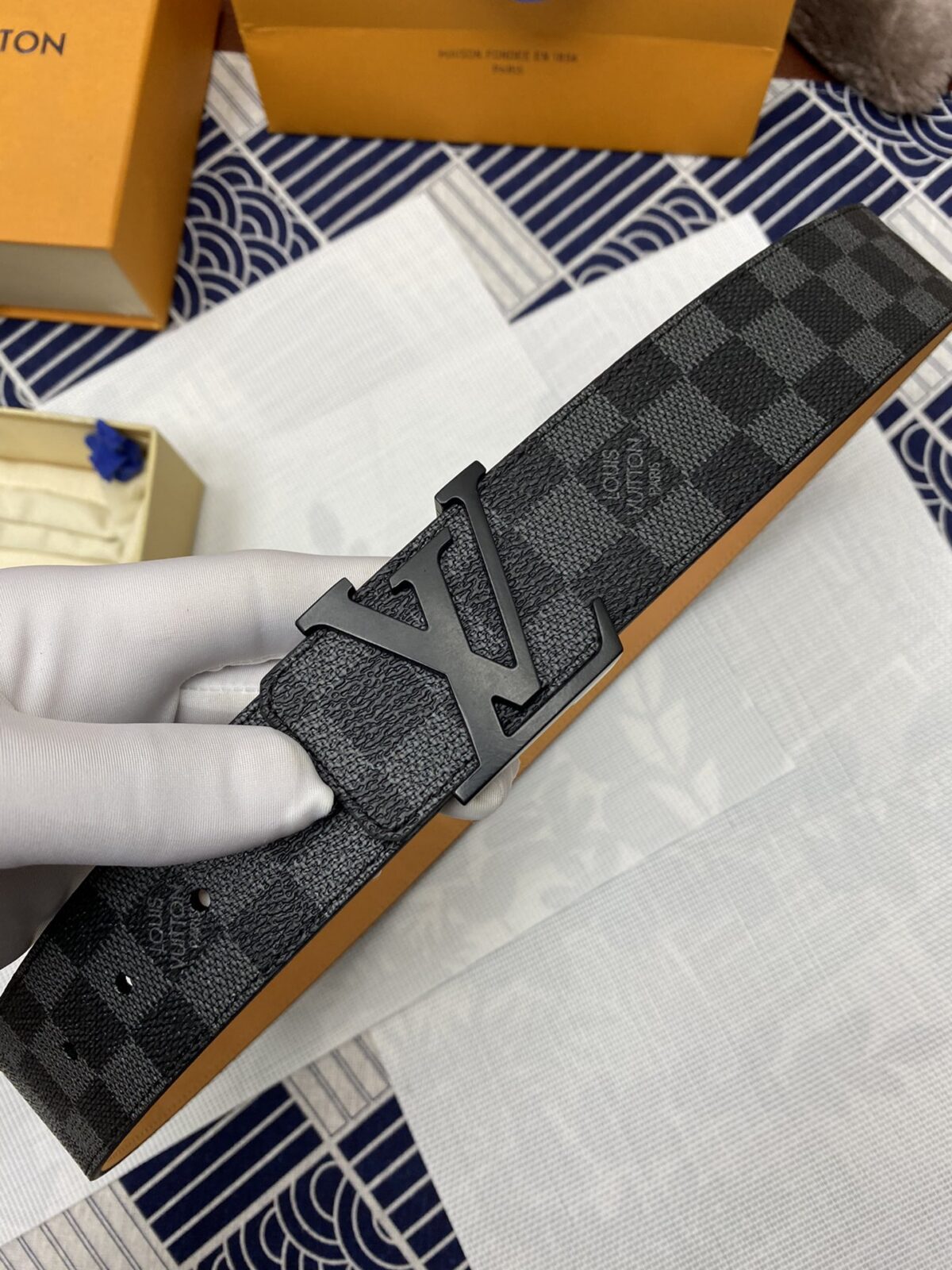 LOUIS VUITTON）正版开模 此款腰带双面采用意大利原厂定制进口牛皮带身 精密电镀标志性五金搭扣 对版专柜足宽4.0mm
