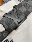 LOUIS VUITTON）正版开模 此款腰带双面采用意大利原厂定制进口牛皮带身 精密电镀标志性五金搭扣 对版专柜足宽4.0mm