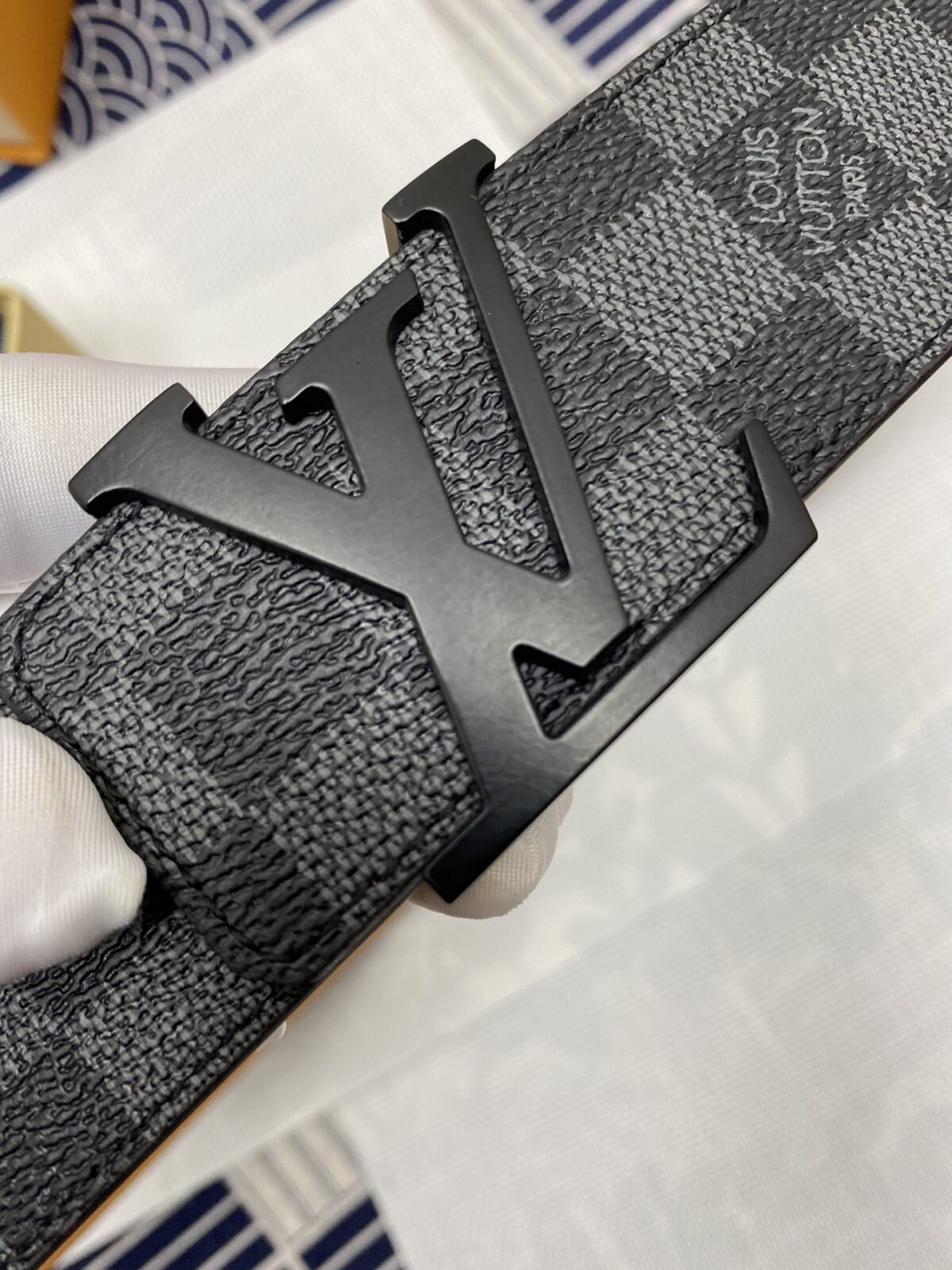 LOUIS VUITTON）正版开模 此款腰带双面采用意大利原厂定制进口牛皮带身 精密电镀标志性五金搭扣 对版专柜足宽4.0mm
