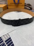 LOUIS VUITTON）正版开模 此款腰带双面采用意大利原厂定制进口牛皮带身 精密电镀标志性五金搭扣 对版专柜足宽4.0mm