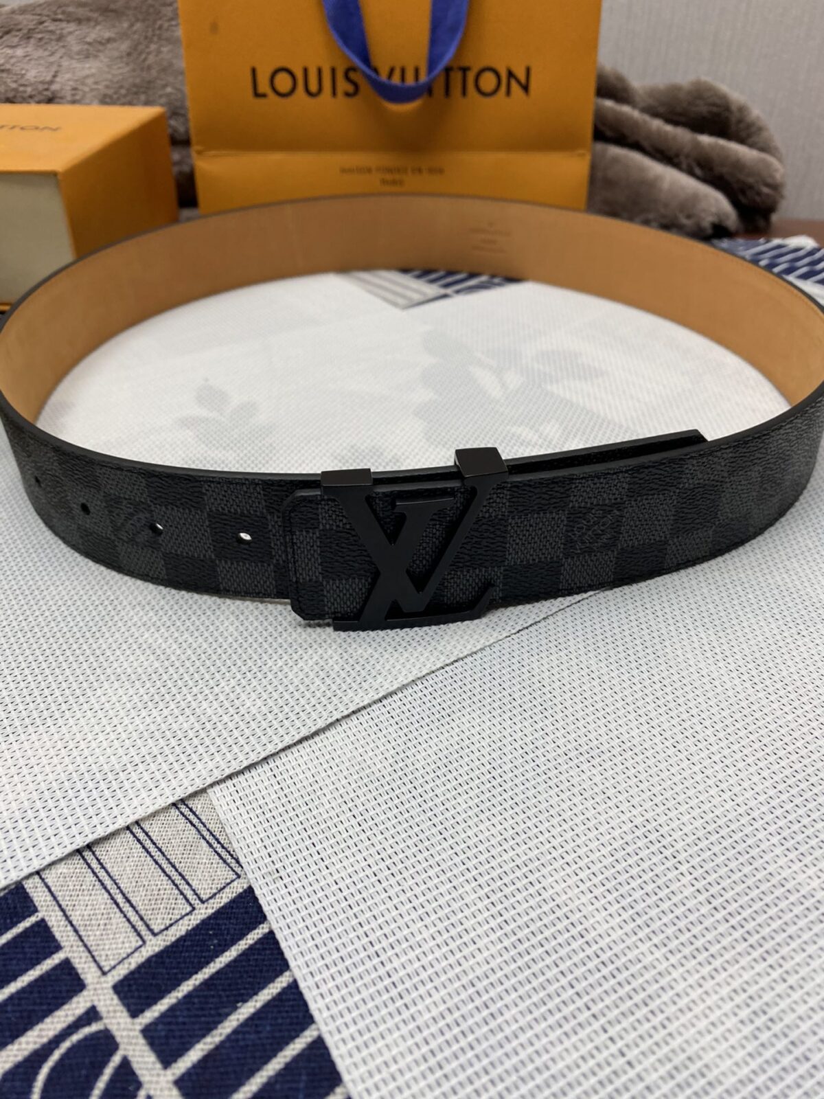 LOUIS VUITTON）正版开模 此款腰带双面采用意大利原厂定制进口牛皮带身 精密电镀标志性五金搭扣 对版专柜足宽4.0mm