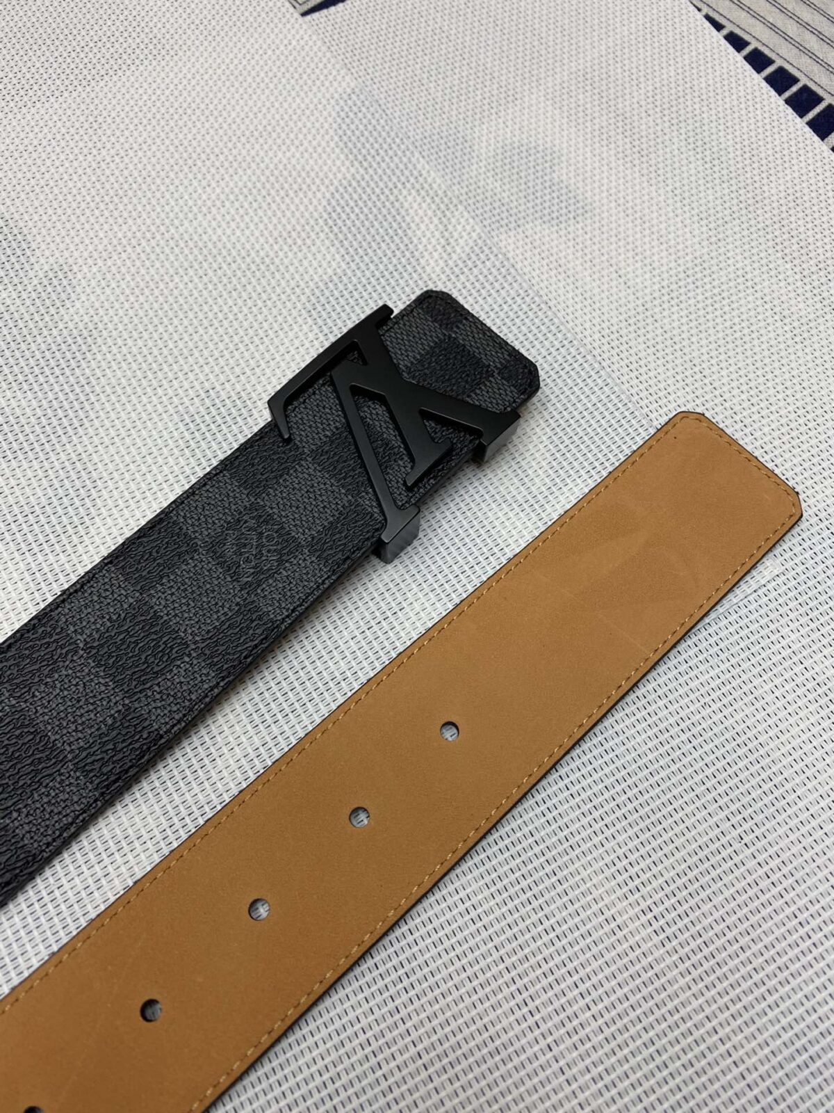 LOUIS VUITTON）正版开模 此款腰带双面采用意大利原厂定制进口牛皮带身 精密电镀标志性五金搭扣 对版专柜足宽4.0mm