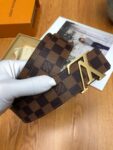 P120 ：配送专柜全套礼盒包装🎁。 Lv：原单面料,內衬头层牛皮磨砂底，搭配原单扣.带扣和牛仔装相得益彰，彰显一派休闲气息.专柜宽度