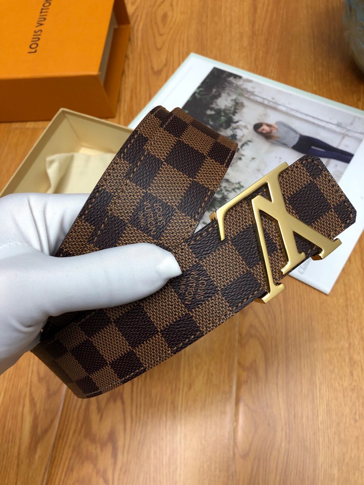 P120 ：配送专柜全套礼盒包装🎁。 Lv：原单面料,內衬头层牛皮磨砂底，搭配原单扣.带扣和牛仔装相得益彰，彰显一派休闲气息.专柜宽度