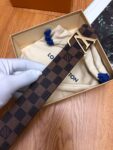 P120 ：配送专柜全套礼盒包装🎁。 Lv：原单面料,內衬头层牛皮磨砂底，搭配原单扣.带扣和牛仔装相得益彰，彰显一派休闲气息.专柜宽度