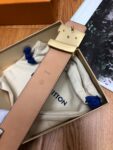 P120 ：配送专柜全套礼盒包装🎁。 Lv：原单面料,內衬头层牛皮磨砂底，搭配原单扣.带扣和牛仔装相得益彰，彰显一派休闲气息.专柜宽度