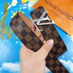 LOUIS VUITTON 时尚百搭皮带，原单头层牛皮 专柜在售爆款，顶级货，细节看图，实物拍摄，宽度4.0CM都有货，码数齐！