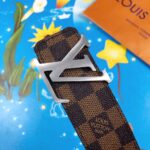 LOUIS VUITTON 时尚百搭皮带，原单头层牛皮 专柜在售爆款，顶级货，细节看图，实物拍摄，宽度4.0CM都有货，码数齐！