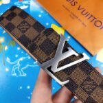 LOUIS VUITTON 时尚百搭皮带，原单头层牛皮 专柜在售爆款，顶级货，细节看图，实物拍摄，宽度4.0CM都有货，码数齐！
