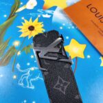 LOUIS VUITTON 时尚百搭皮带，原单头层牛皮 专柜在售爆款，顶级货，细节看图，实物拍摄，宽度4.0CM都有货，码数齐！