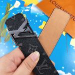 LOUIS VUITTON 时尚百搭皮带，原单头层牛皮 专柜在售爆款，顶级货，细节看图，实物拍摄，宽度4.0CM都有货，码数齐！