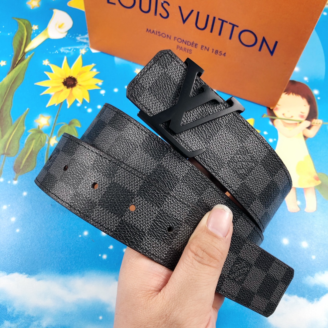 LOUIS VUITTON 时尚百搭皮带，原单头层牛皮 专柜在售爆款，顶级货，细节看图，实物拍摄，宽度4.0CM都有货，码数齐！