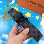 LOUIS VUITTON 时尚百搭皮带，原单头层牛皮 专柜在售爆款，顶级货，细节看图，实物拍摄，宽度4.0CM都有货，码数齐！