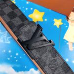 LOUIS VUITTON 时尚百搭皮带，原单头层牛皮 专柜在售爆款，顶级货，细节看图，实物拍摄，宽度4.0CM都有货，码数齐！