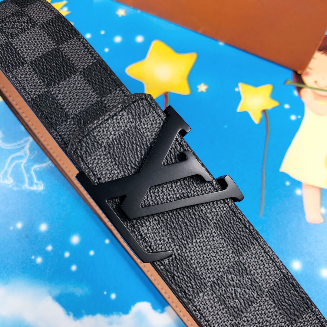 LOUIS VUITTON 时尚百搭皮带，原单头层牛皮 专柜在售爆款，顶级货，细节看图，实物拍摄，宽度4.0CM都有货，码数齐！