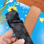 LOUIS VUITTON 时尚百搭皮带，原单头层牛皮 专柜在售爆款，顶级货，细节看图，实物拍摄，宽度4.0CM都有货，码数齐！