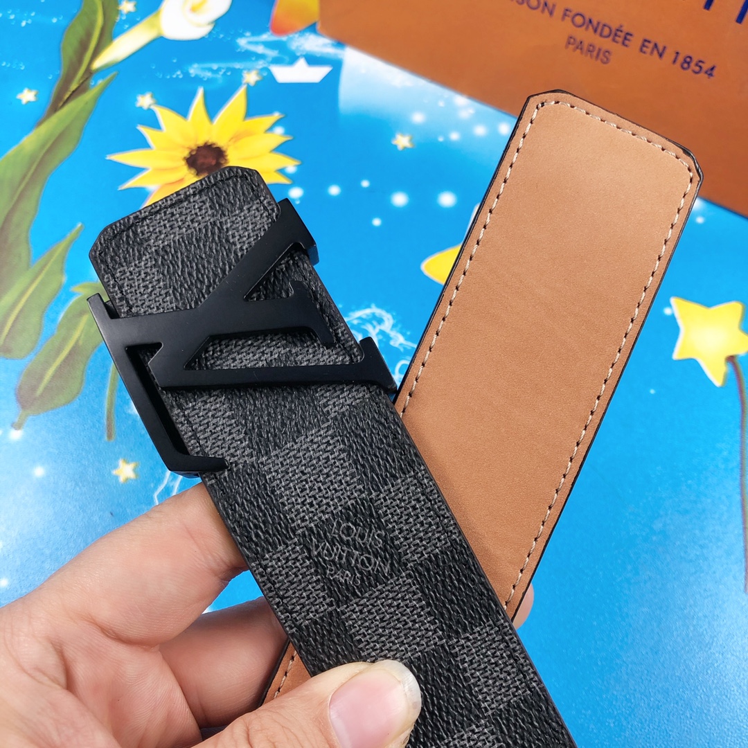 LOUIS VUITTON 时尚百搭皮带，原单头层牛皮 专柜在售爆款，顶级货，细节看图，实物拍摄，宽度4.0CM都有货，码数齐！