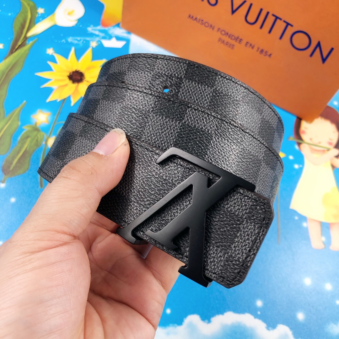 LOUIS VUITTON 时尚百搭皮带，原单头层牛皮 专柜在售爆款，顶级货，细节看图，实物拍摄，宽度4.0CM都有货，码数齐！