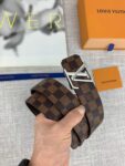P120 ：配全套包装盒🎁 LV 进口老花面料腰带，宽40毫米，搭配不锈钢原单钢扣，内衬小牛皮。商务服装造型的完美搭配。永恒经典，与正品零差距。