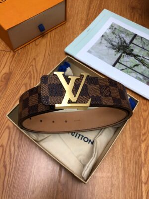 weigou_243171_0_dd02cecb7d P120 :配送专柜全套礼盒包装🎁。 LV:原单面料,內衬头层牛皮磨砂底,搭配原单扣.带扣和牛仔装相得益彰,彰显一派休闲气息.专柜宽度