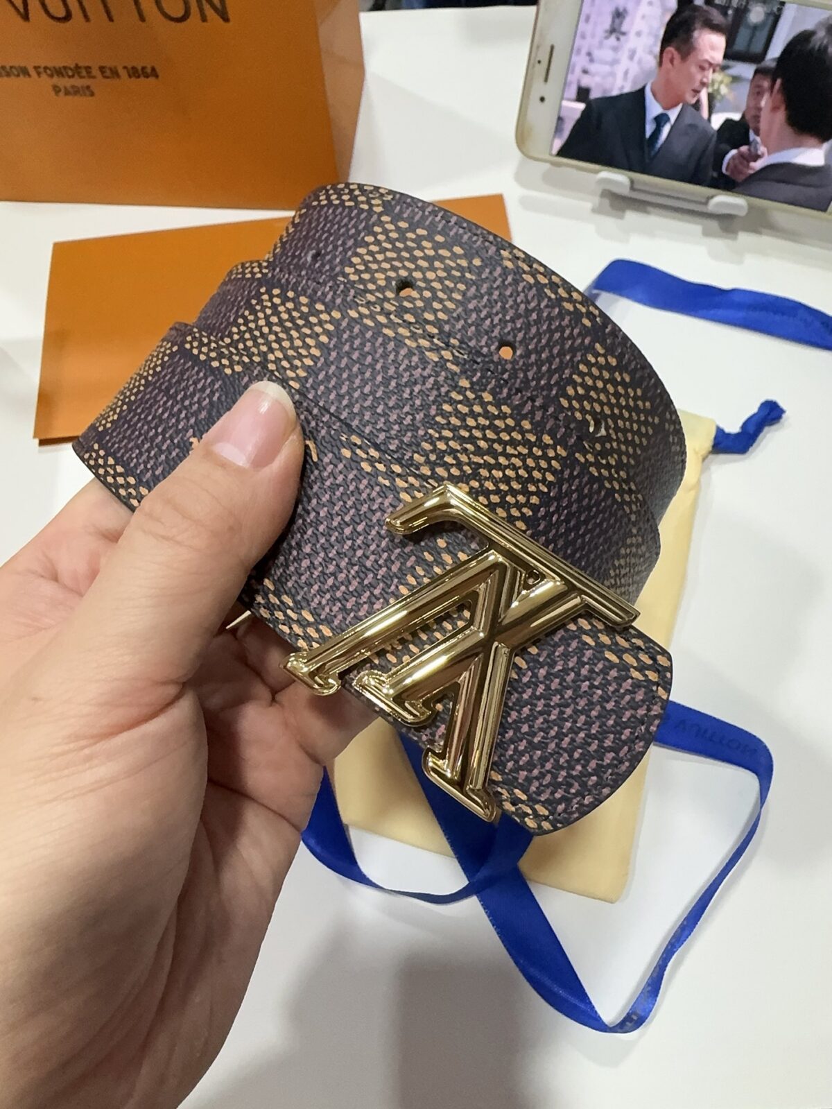 P145 LV（路易威登） 全套包装 40mm宽度 正品一体铸造五金钢扣，原厂皮料 双面原厂定制面料，可双面使用！区别市场货