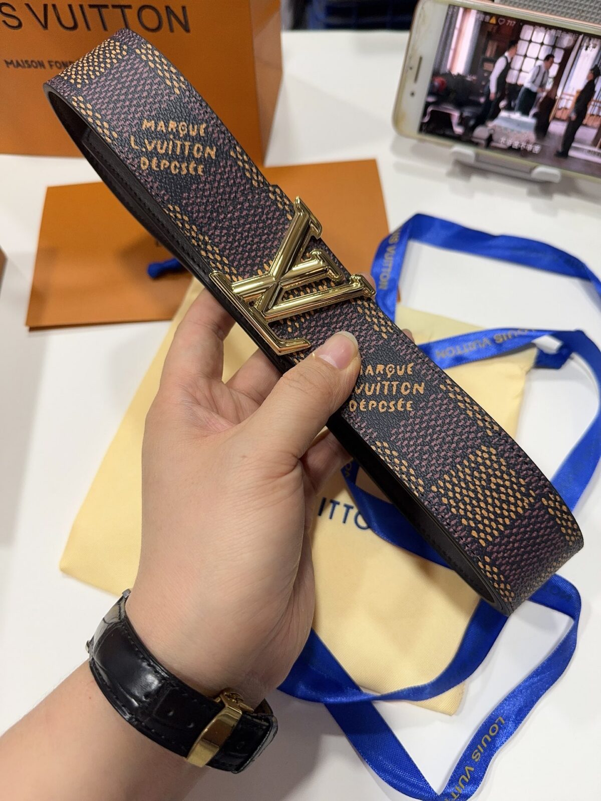P145 LV（路易威登） 全套包装 40mm宽度 正品一体铸造五金钢扣，原厂皮料 双面原厂定制面料，可双面使用！区别市场货