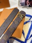 P145 LV（路易威登） 全套包装 40mm宽度 正品一体铸造五金钢扣，原厂皮料 双面原厂定制面料，可双面使用！区别市场货