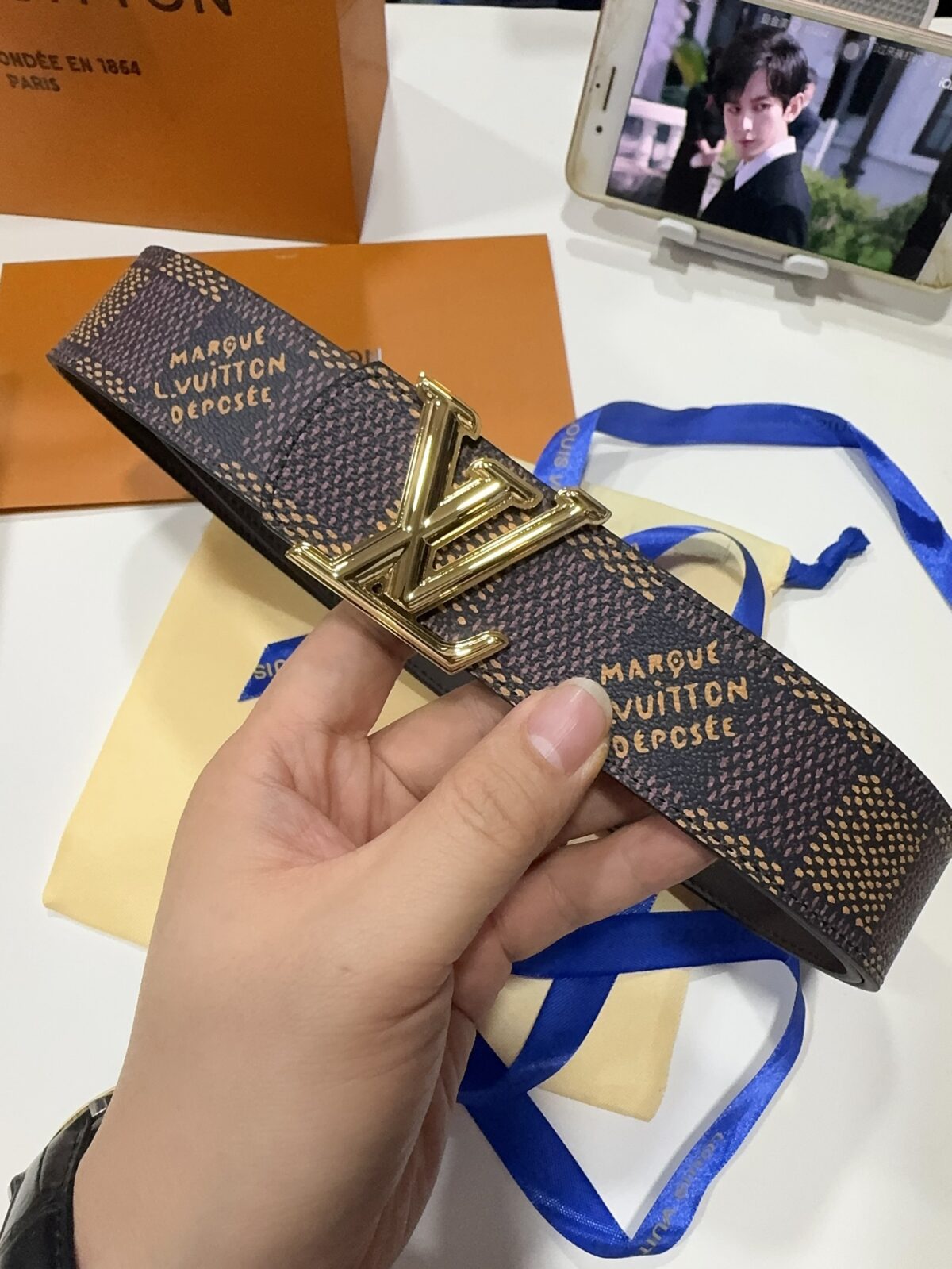 P145 LV（路易威登） 全套包装 40mm宽度 正品一体铸造五金钢扣，原厂皮料 双面原厂定制面料，可双面使用！区别市场货