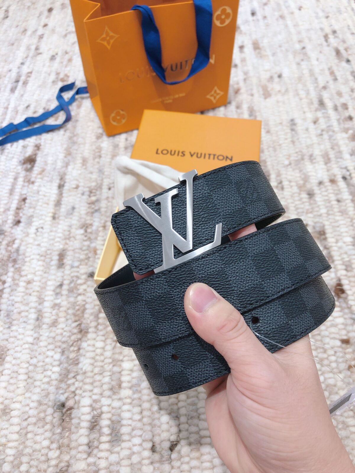 P120 配全套包装礼盒🎁 【LOUIS VITTON 】原单实拍 4.0cm男款 精细打磨钢扣 原版开料 带身双面设计