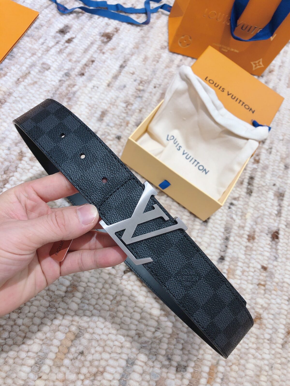 P120 配全套包装礼盒🎁 【LOUIS VITTON 】原单实拍 4.0cm男款 精细打磨钢扣 原版开料 带身双面设计