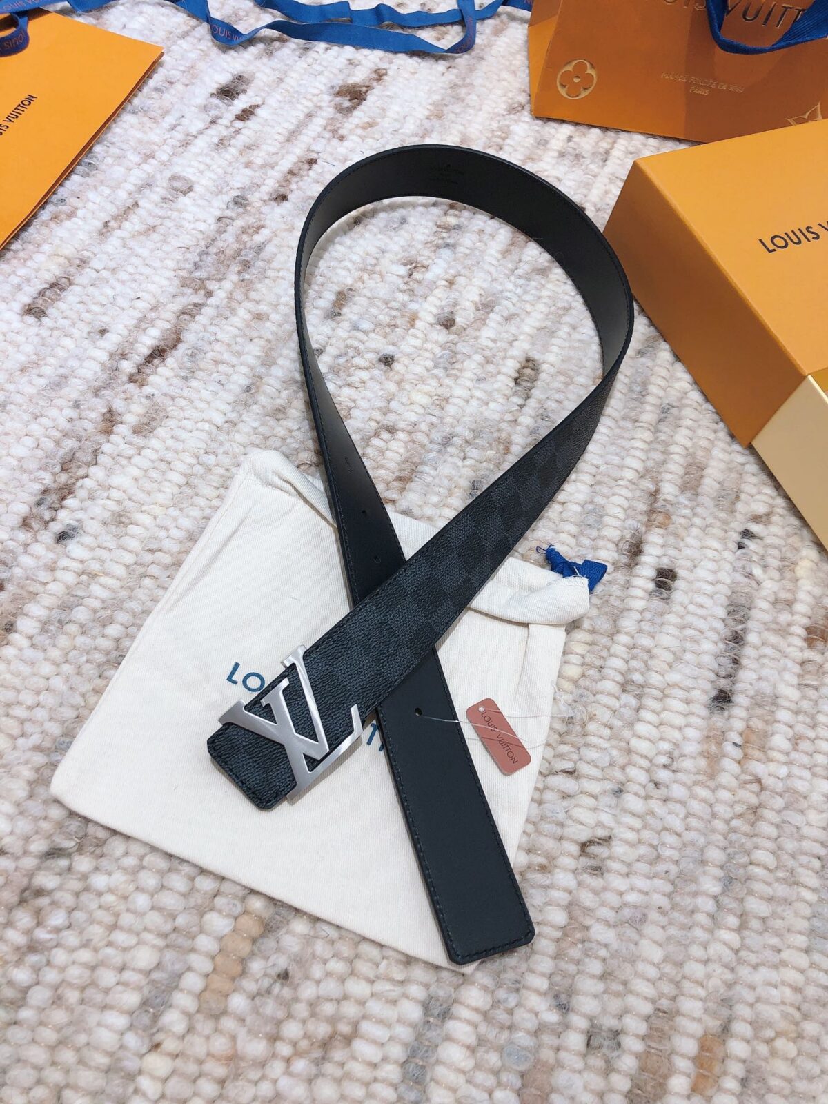 P120 配全套包装礼盒🎁 【LOUIS VITTON 】原单实拍 4.0cm男款 精细打磨钢扣 原版开料 带身双面设计