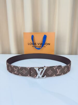 P135 LV 宽精品扣 粉棕丹宁老花腰带，Monogram牛仔提花复古温柔，立体LV字母扣哑黑/银/金/古铜/古金五色可选，反面深棕平纹牛皮一腰两穿，全套礼盒包装，丹宁风潮百搭有品