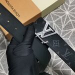 Louis Vuitton🔥宽38mm精品双面 原版皮料 精品原单品质，精工制作，细节看图，实物拍摄！