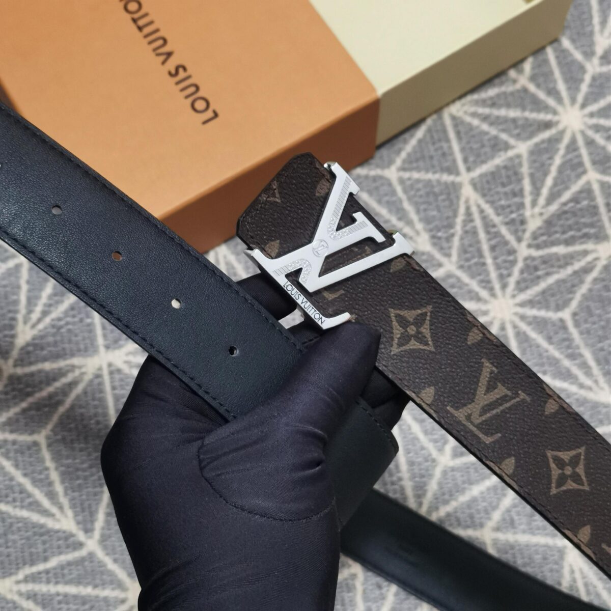 Louis Vuitton🔥宽38mm精品双面 原版皮料 精品原单品质，精工制作，细节看图，实物拍摄！