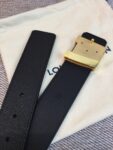 P120 ：配送专柜全套礼盒包装🎁。 Lv：原单头层牛皮十字纹面,內衬头层小牛皮底.这款经典而又魅力恒久的腰带外型宽大，带扣和牛仔装相得益彰，彰显一派休闲气息.专柜宽度