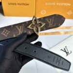 P125 L0UIS VUITT0N 今季新品 原單腰帶 寬度35毫米 經典防水帆布面料進口小荔枝纹做底 搭配全新花卉形状钢扣五金 可雙面使用佩戴 /