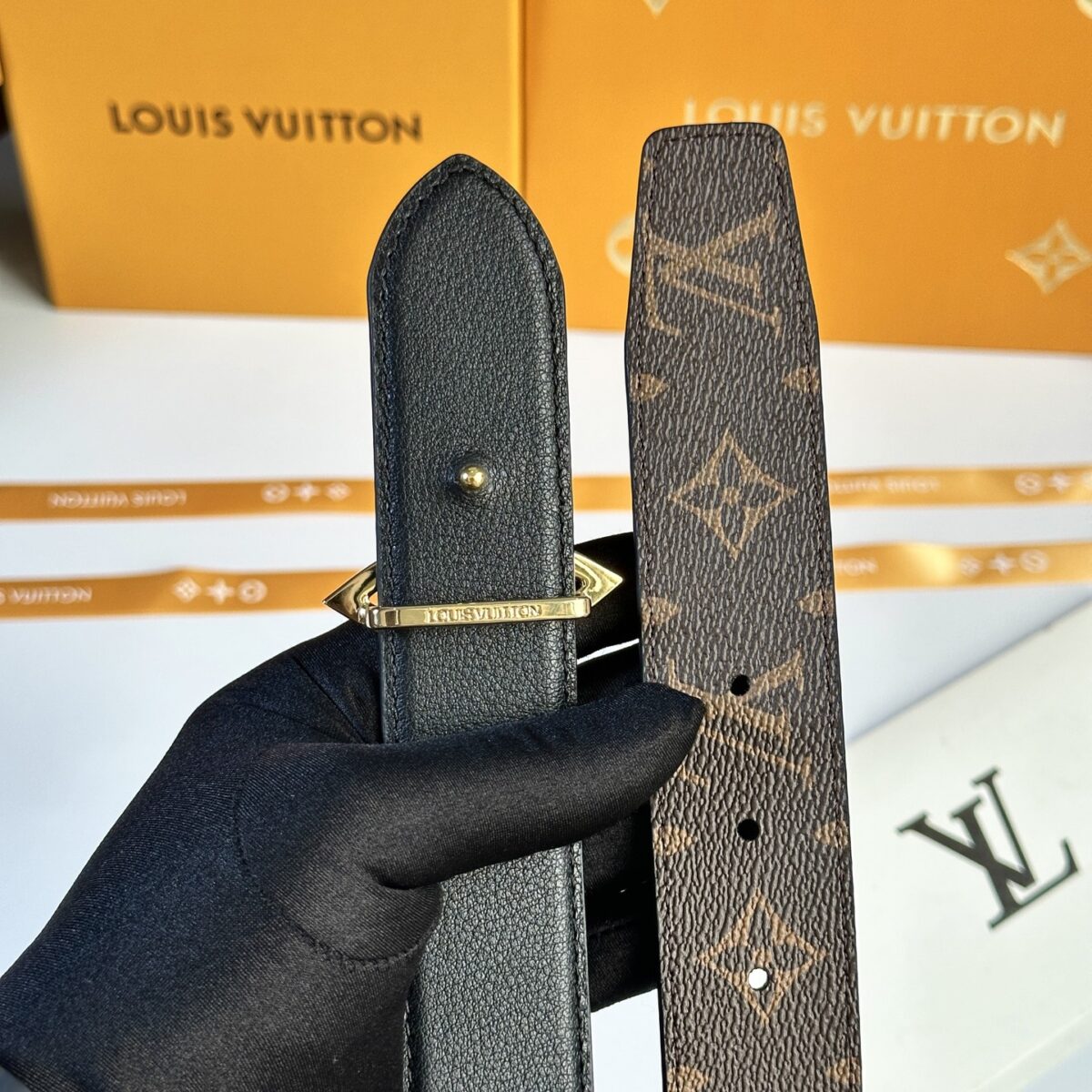 P125 L0UIS VUITT0N 今季新品 原單腰帶 寬度35毫米 經典防水帆布面料進口小荔枝纹做底 搭配全新花卉形状钢扣五金 可雙面使用佩戴 /