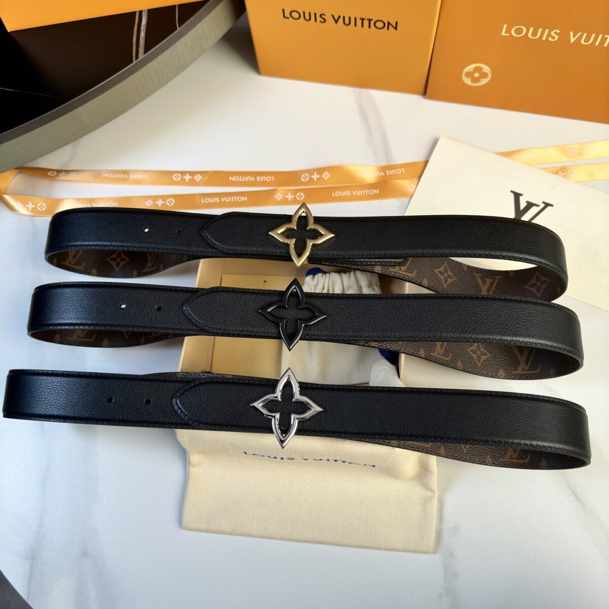 P125 L0UIS VUITT0N 今季新品 原單腰帶 寬度35毫米 經典防水帆布面料進口小荔枝纹做底 搭配全新花卉形状钢扣五金 可雙面使用佩戴 /
