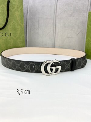 gucci Marmont系列每一季都会推陈出新，为灵感源于70年代的标志性GG配件注入现代精髓。Supreme帆布印花 腰带反面采用黑色皮革材质，款号659417 92TIC 9769 /