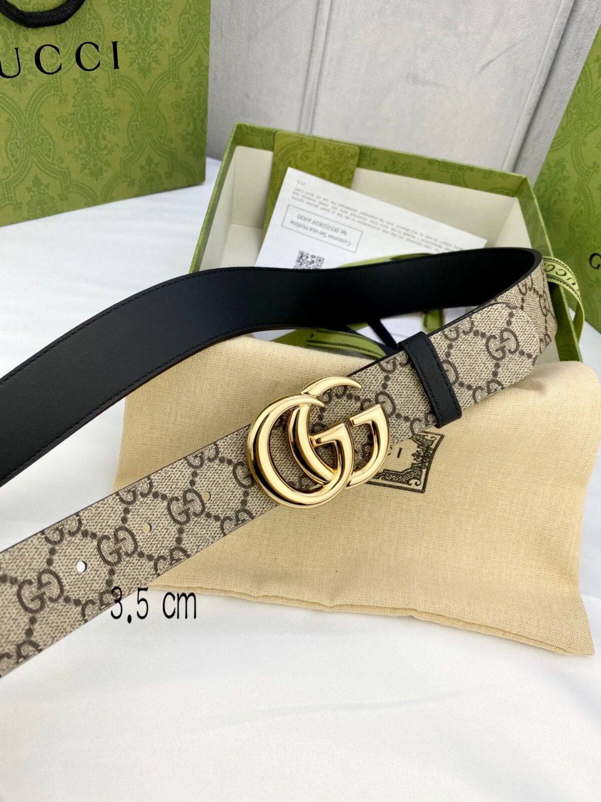 gucci Marmont系列每一季都会推陈出新，为灵感源于70年代的标志性GG配件注入现代精髓。Supreme帆布印花 腰带反面采用黑色皮革材质，款号659417 92TIC 9769 /