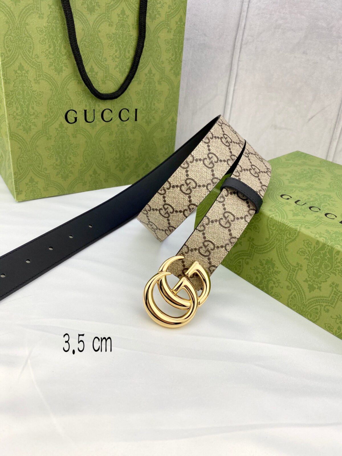 gucci Marmont系列每一季都会推陈出新，为灵感源于70年代的标志性GG配件注入现代精髓。Supreme帆布印花 腰带反面采用黑色皮革材质，款号659417 92TIC 9769 /