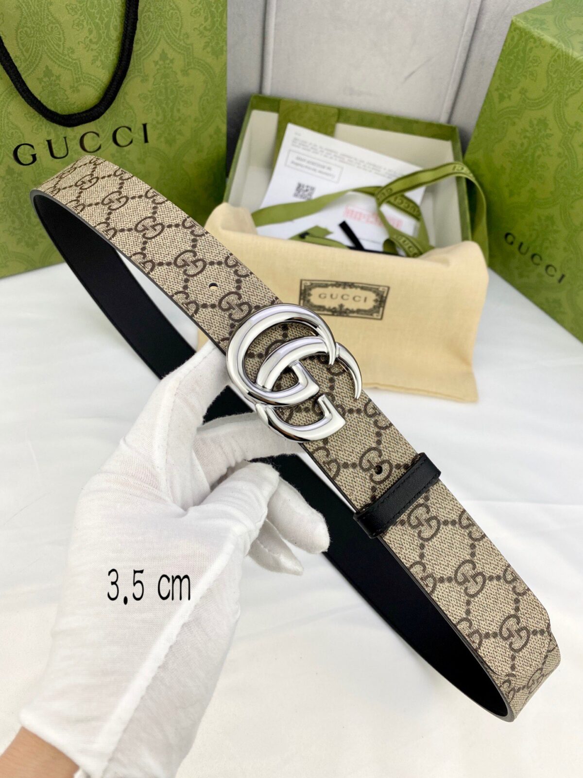 gucci Marmont系列每一季都会推陈出新，为灵感源于70年代的标志性GG配件注入现代精髓。Supreme帆布印花 腰带反面采用黑色皮革材质，款号659417 92TIC 9769 /